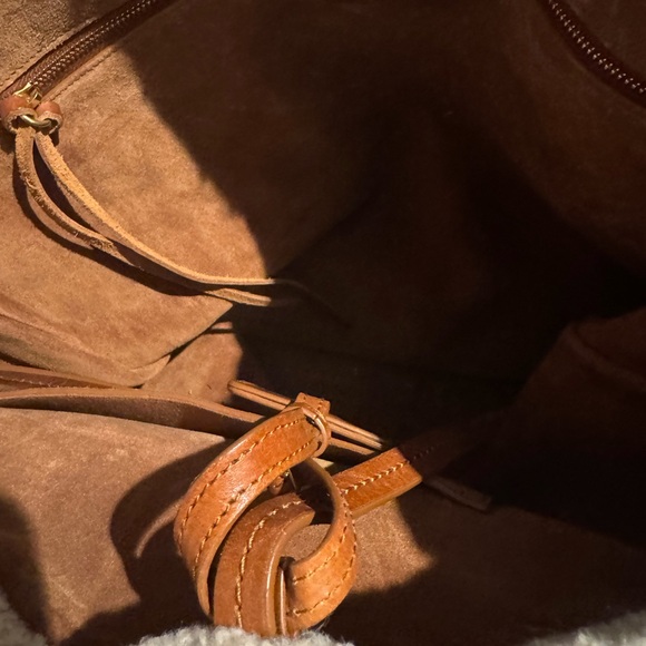 YVES SAINT LAURENT
Beige Shearling North South Tote Bag - Picture 2 of 4